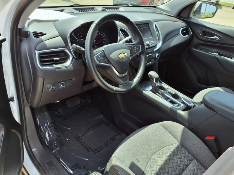 Chevrolet Equinox Vehicle Full-screen Gallery Image 05
