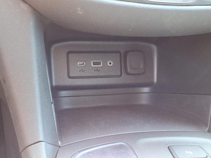 Chevrolet Equinox Vehicle Full-screen Gallery Image 12