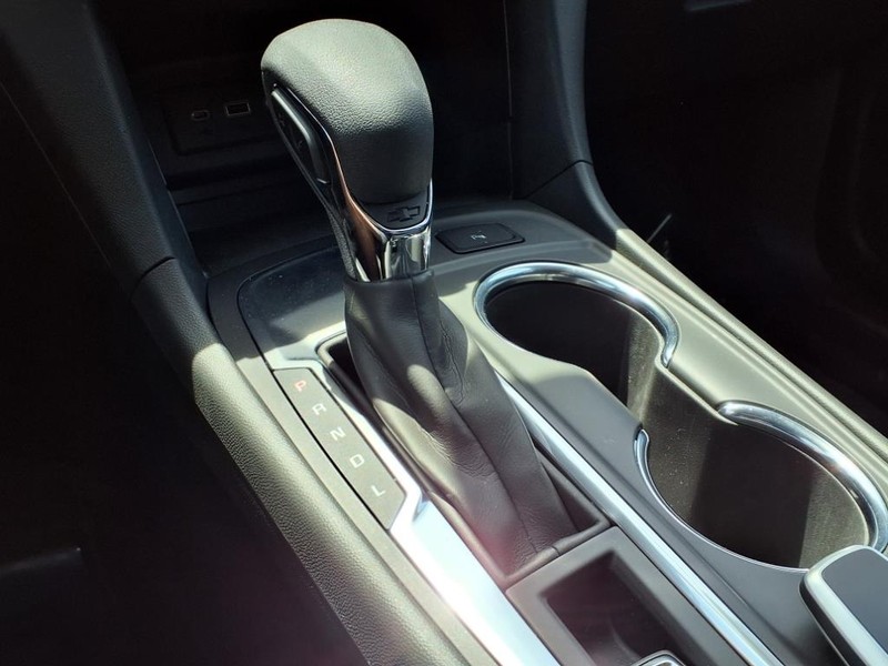 Chevrolet Equinox Vehicle Full-screen Gallery Image 13