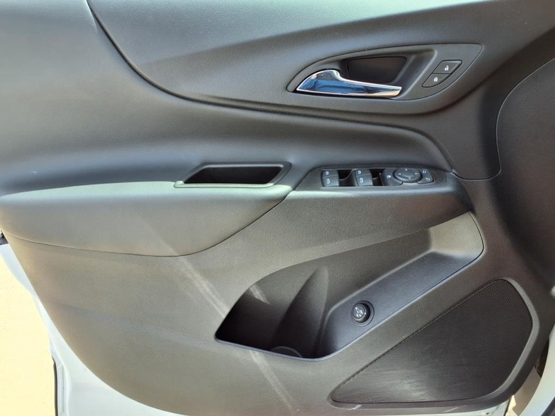 Chevrolet Equinox Vehicle Full-screen Gallery Image 20