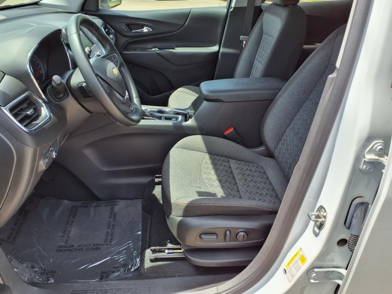 Chevrolet Equinox Vehicle Full-screen Gallery Image 22