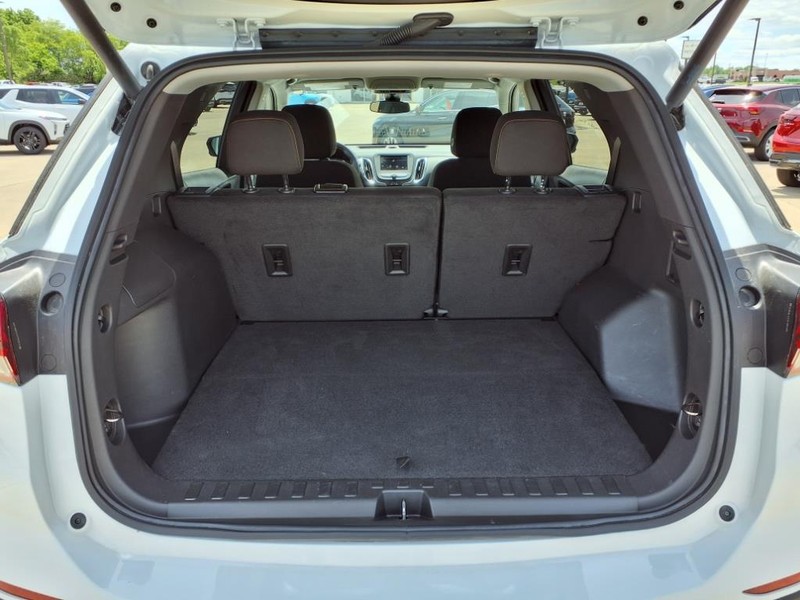 Chevrolet Equinox Vehicle Full-screen Gallery Image 24