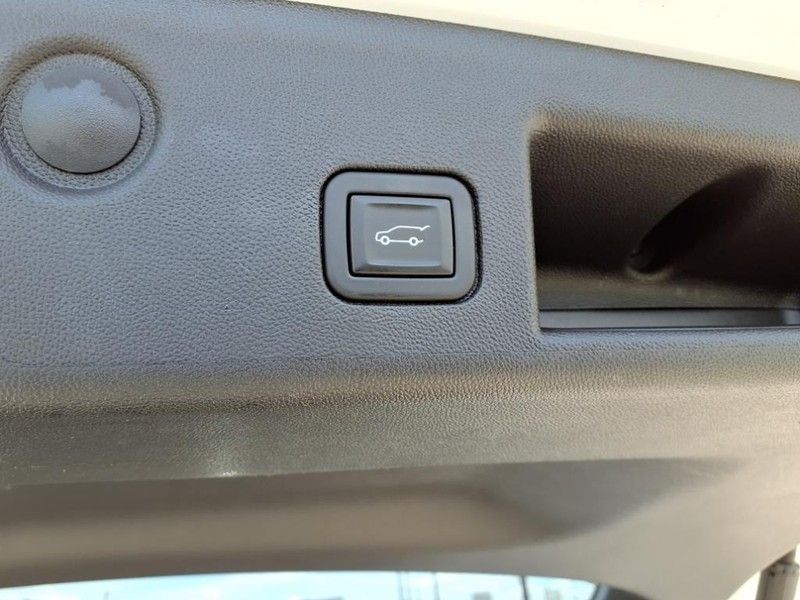 Chevrolet Equinox Vehicle Full-screen Gallery Image 25