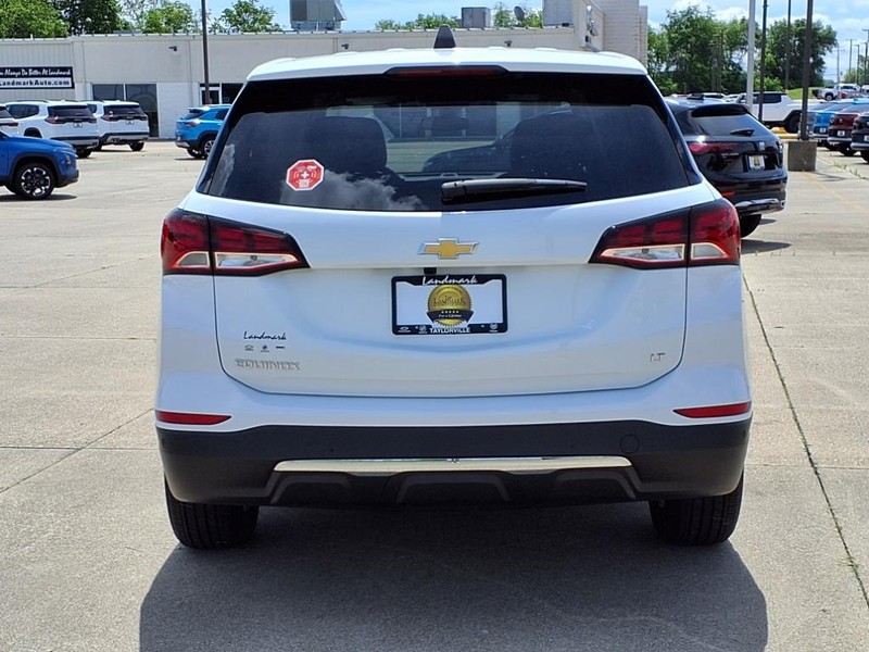 Chevrolet Equinox Vehicle Full-screen Gallery Image 26