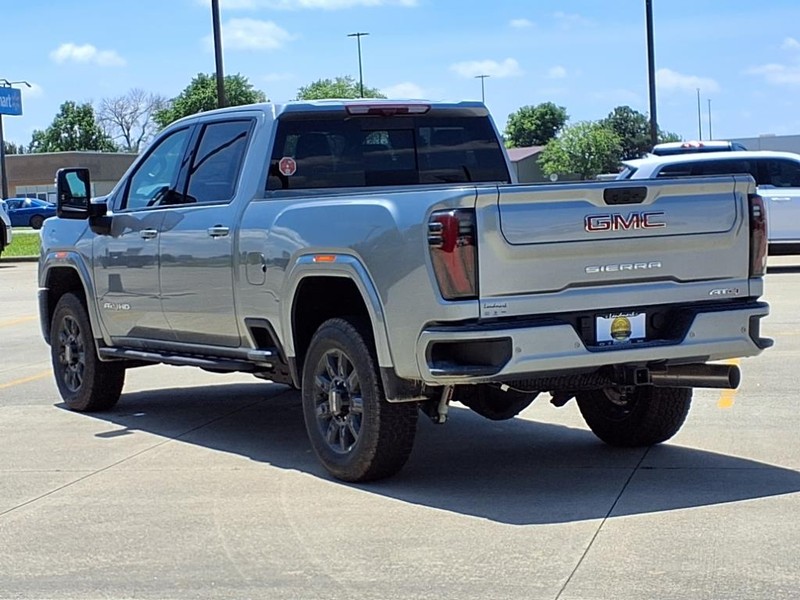 GMC Sierra 2500HD Vehicle Full-screen Gallery Image 3