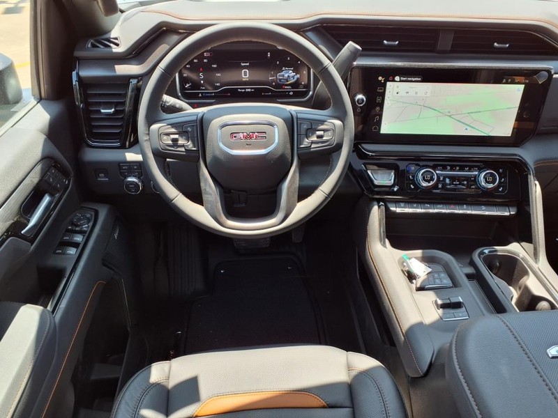 GMC Sierra 2500HD Vehicle Full-screen Gallery Image 4