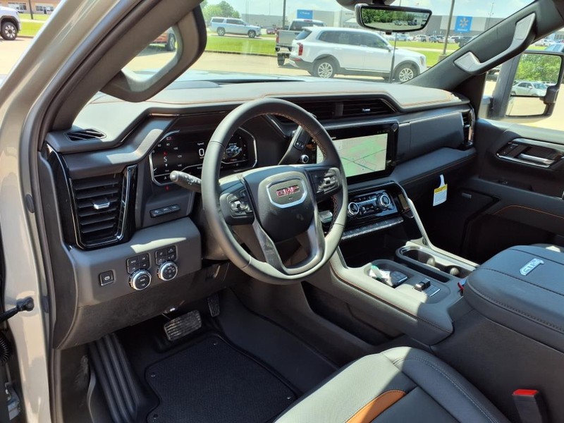 GMC Sierra 2500HD Vehicle Full-screen Gallery Image 5