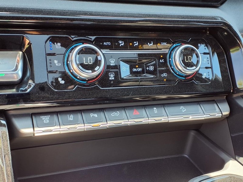 GMC Sierra 2500HD Vehicle Full-screen Gallery Image 11