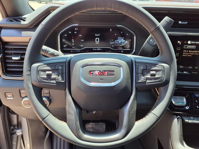 GMC Sierra 2500HD Vehicle Full-screen Gallery Image 14