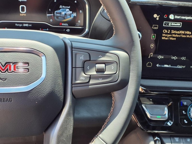 GMC Sierra 2500HD Vehicle Full-screen Gallery Image 16