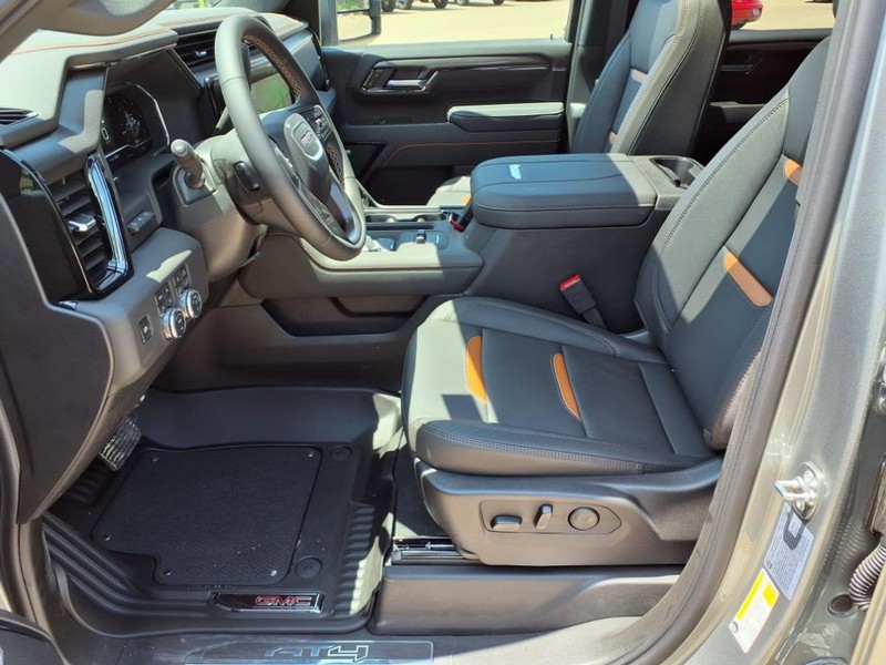 GMC Sierra 2500HD Vehicle Full-screen Gallery Image 21