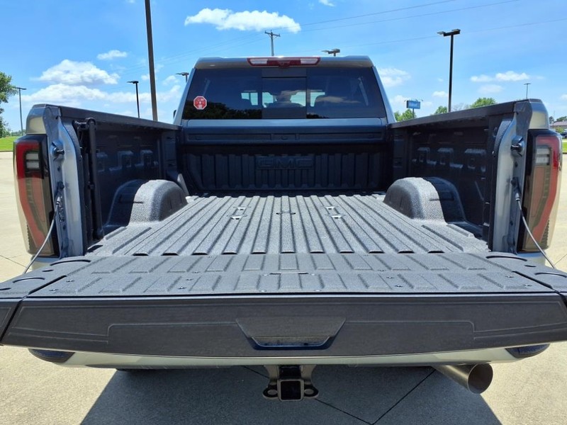 GMC Sierra 2500HD Vehicle Full-screen Gallery Image 24