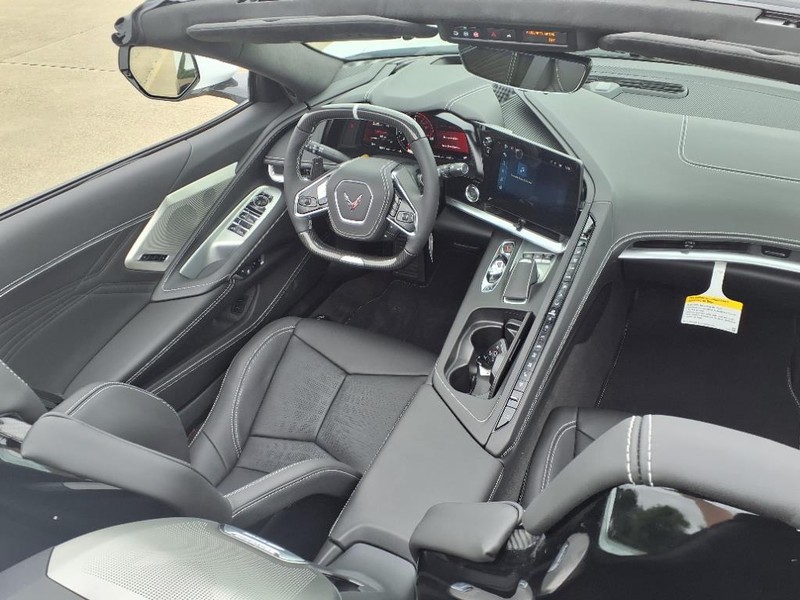 Chevrolet Corvette Vehicle Full-screen Gallery Image 9