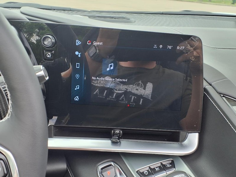 Chevrolet Corvette Vehicle Full-screen Gallery Image 10