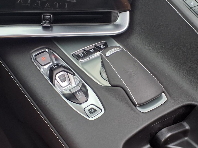 Chevrolet Corvette Vehicle Full-screen Gallery Image 12