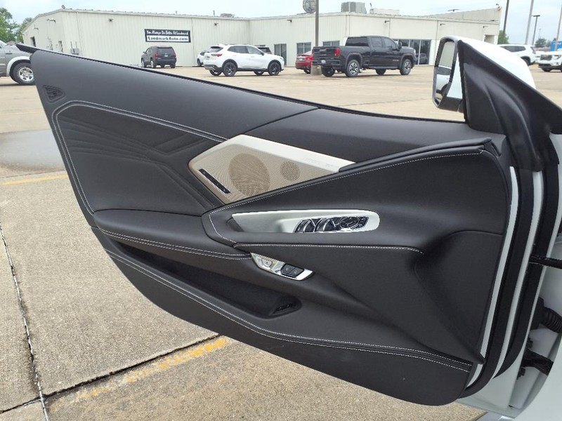 Chevrolet Corvette Vehicle Full-screen Gallery Image 17