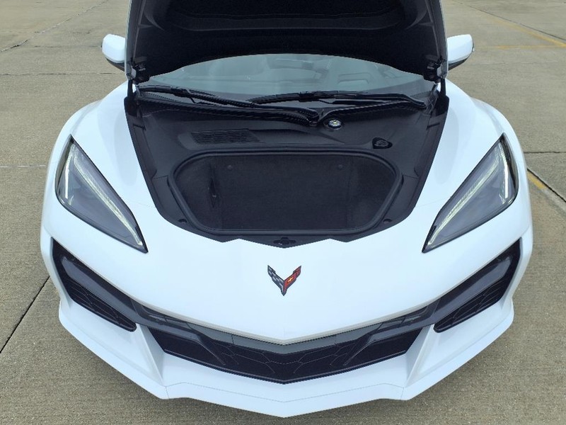 Chevrolet Corvette Vehicle Full-screen Gallery Image 19