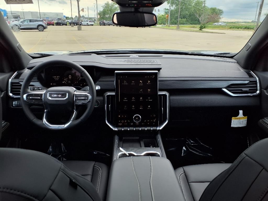 GMC Acadia Vehicle Full-screen Gallery Image 4