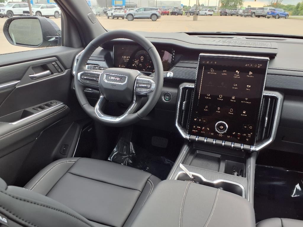 GMC Acadia Vehicle Full-screen Gallery Image 7