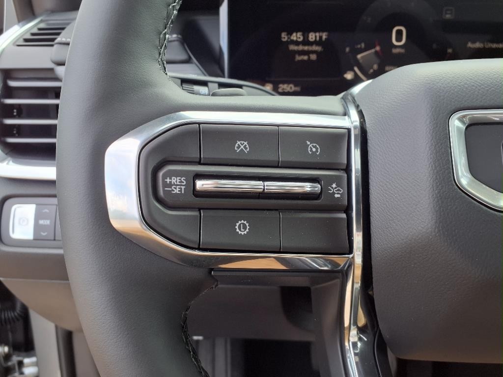 GMC Acadia Vehicle Full-screen Gallery Image 11