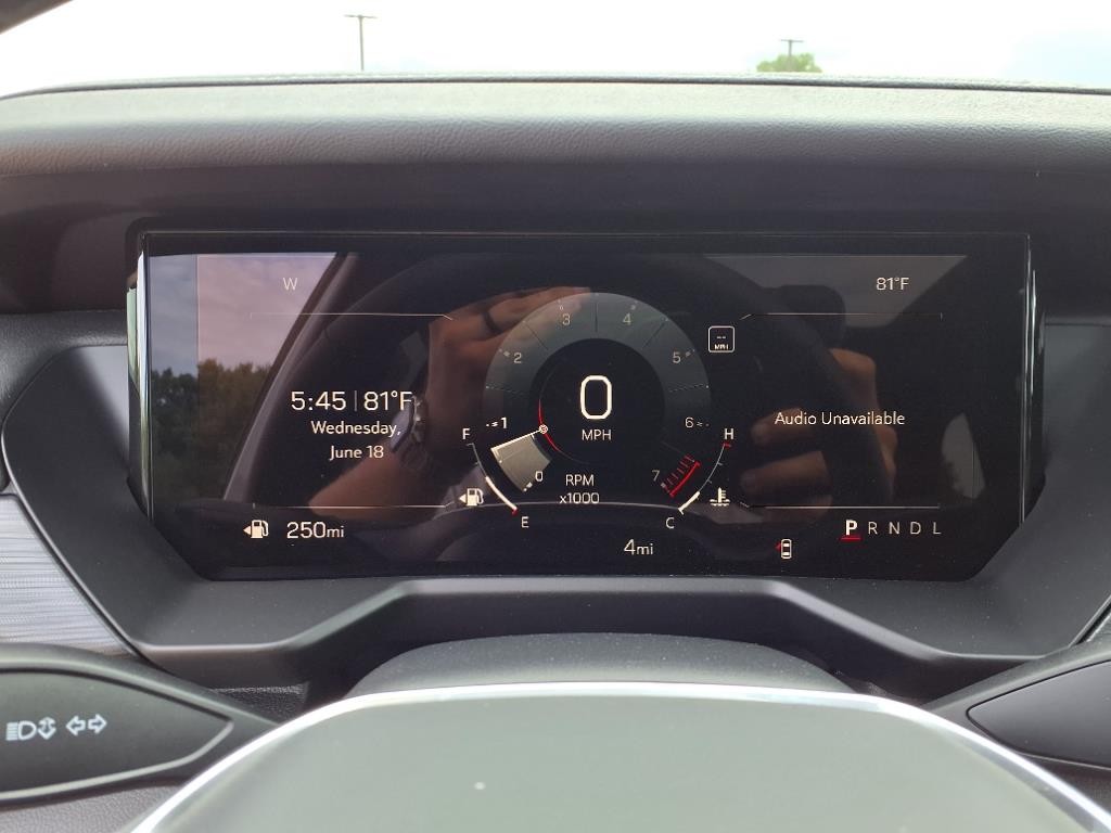 GMC Acadia Vehicle Full-screen Gallery Image 13