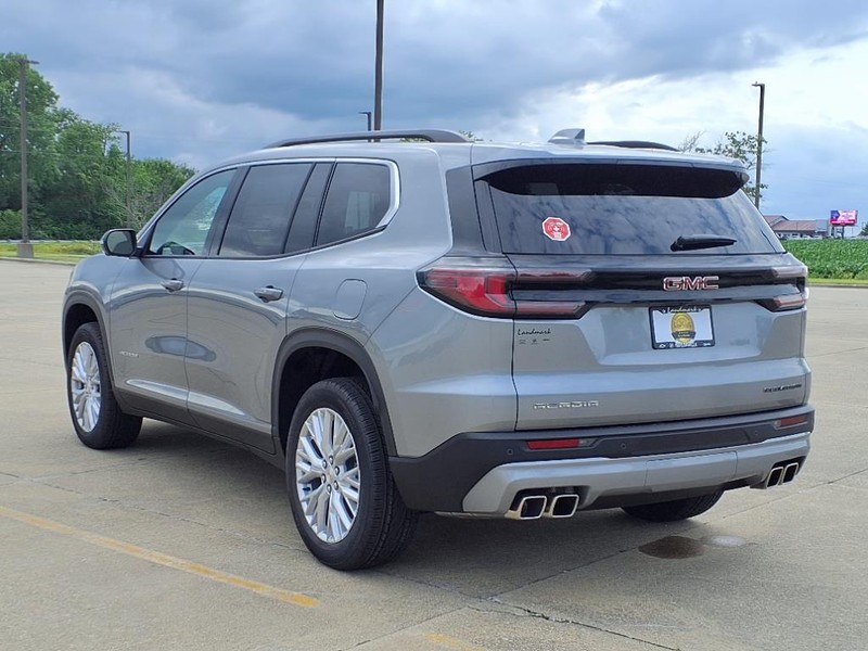 GMC Acadia Vehicle Full-screen Gallery Image 3