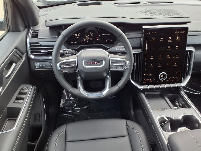 GMC Acadia Vehicle Full-screen Gallery Image 5