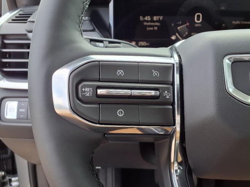 GMC Acadia Vehicle Full-screen Gallery Image 11