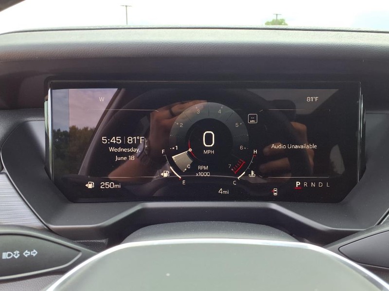 GMC Acadia Vehicle Full-screen Gallery Image 13