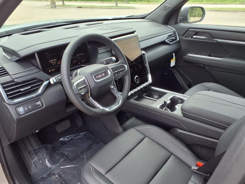 GMC Acadia Vehicle Full-screen Gallery Image 15