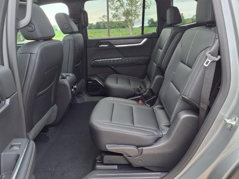 GMC Acadia Vehicle Full-screen Gallery Image 17