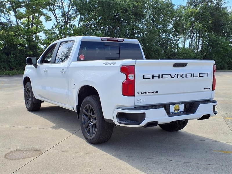 Chevrolet Silverado 1500 Vehicle Full-screen Gallery Image 3
