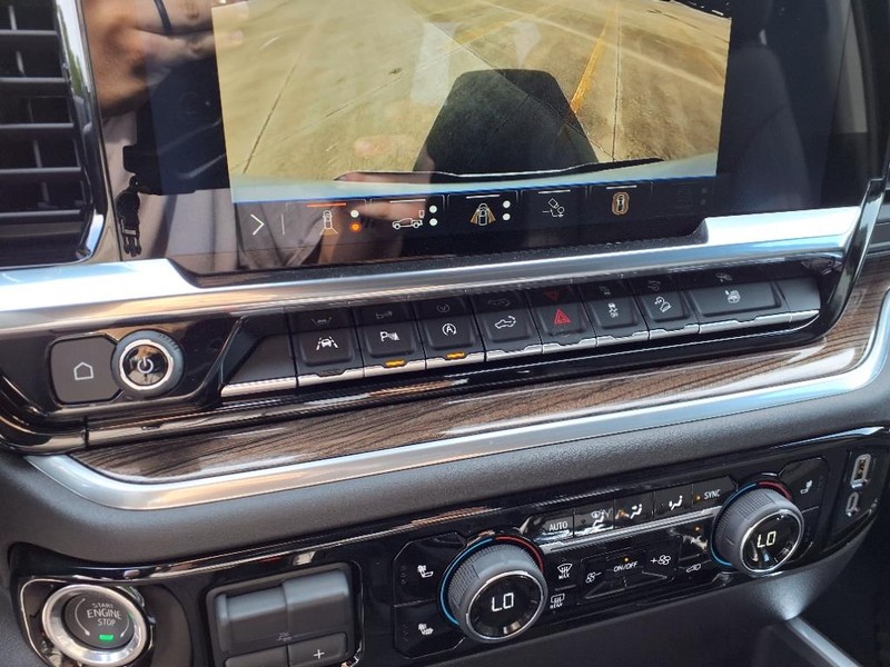 Chevrolet Silverado 1500 Vehicle Full-screen Gallery Image 10