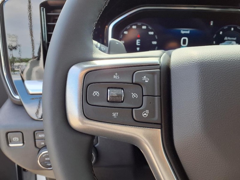 Chevrolet Silverado 1500 Vehicle Full-screen Gallery Image 13