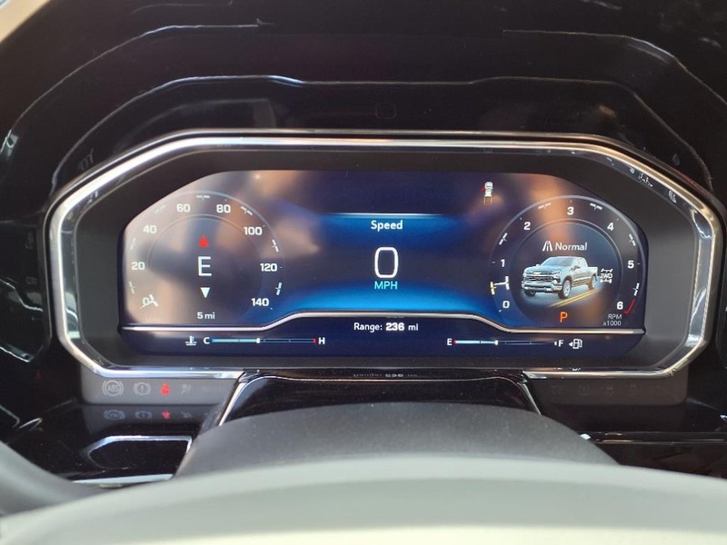 Chevrolet Silverado 1500 Vehicle Full-screen Gallery Image 15