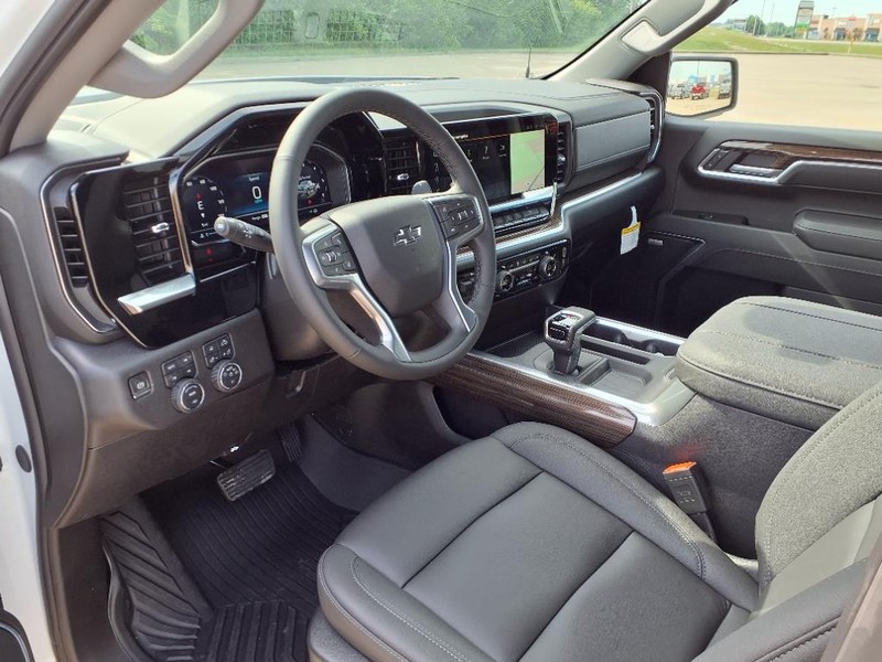 Chevrolet Silverado 1500 Vehicle Full-screen Gallery Image 18