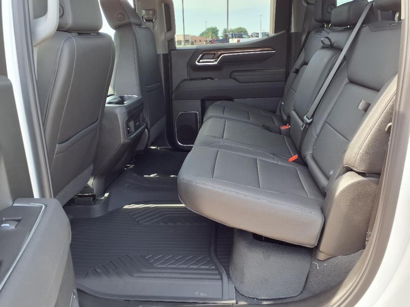 Chevrolet Silverado 1500 Vehicle Full-screen Gallery Image 19