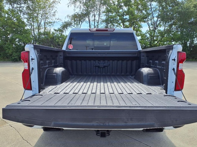 Chevrolet Silverado 1500 Vehicle Full-screen Gallery Image 20