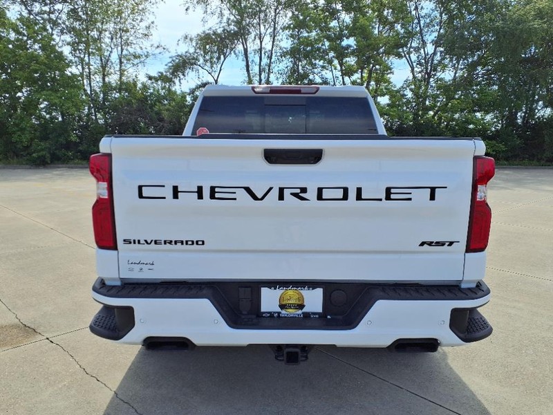 Chevrolet Silverado 1500 Vehicle Full-screen Gallery Image 21