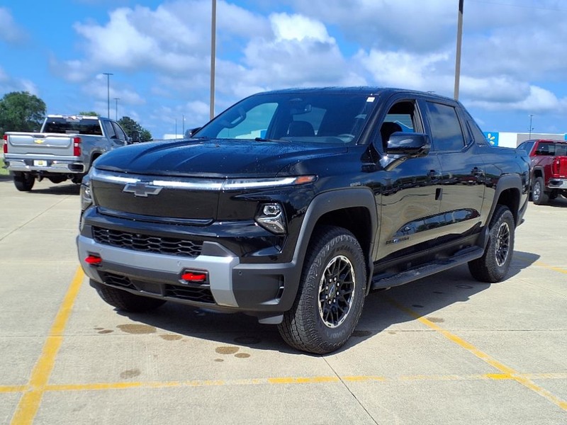 Chevrolet Silverado EV Vehicle Full-screen Gallery Image 2