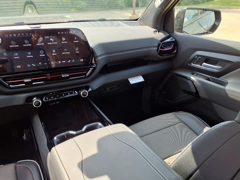 Chevrolet Silverado EV Vehicle Full-screen Gallery Image 6