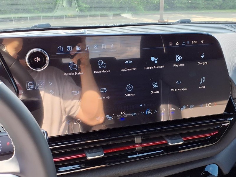 Chevrolet Silverado EV Vehicle Full-screen Gallery Image 8