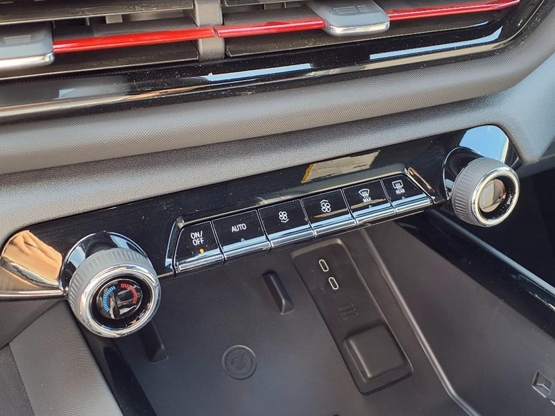 Chevrolet Silverado EV Vehicle Full-screen Gallery Image 10