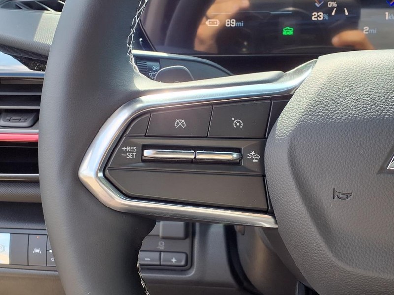 Chevrolet Silverado EV Vehicle Full-screen Gallery Image 11