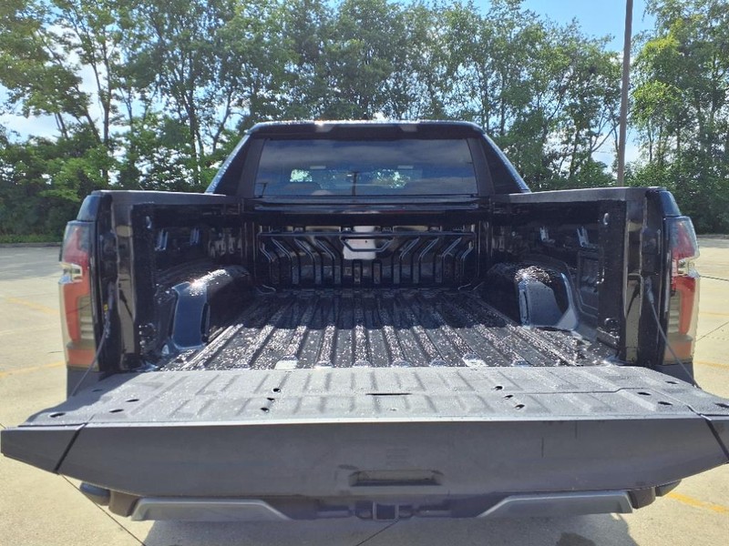 Chevrolet Silverado EV Vehicle Full-screen Gallery Image 19