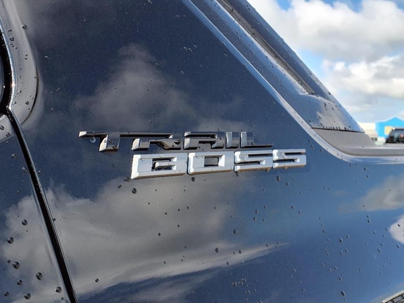 Chevrolet Silverado EV Vehicle Full-screen Gallery Image 21