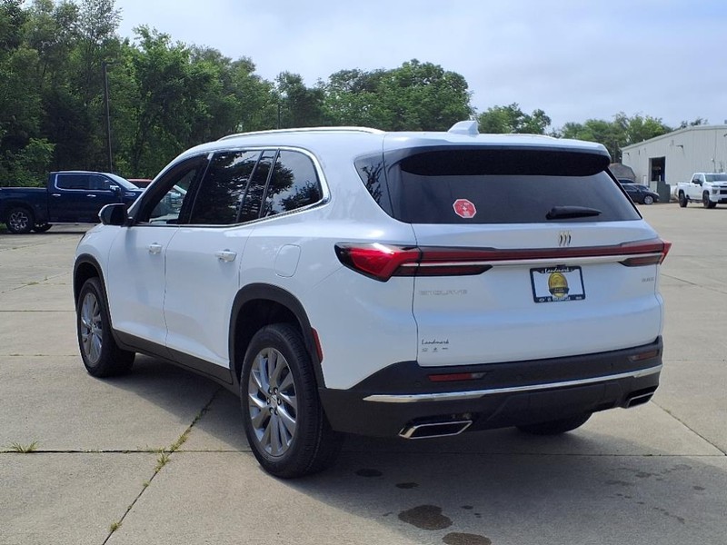 Buick Enclave Vehicle Full-screen Gallery Image 3