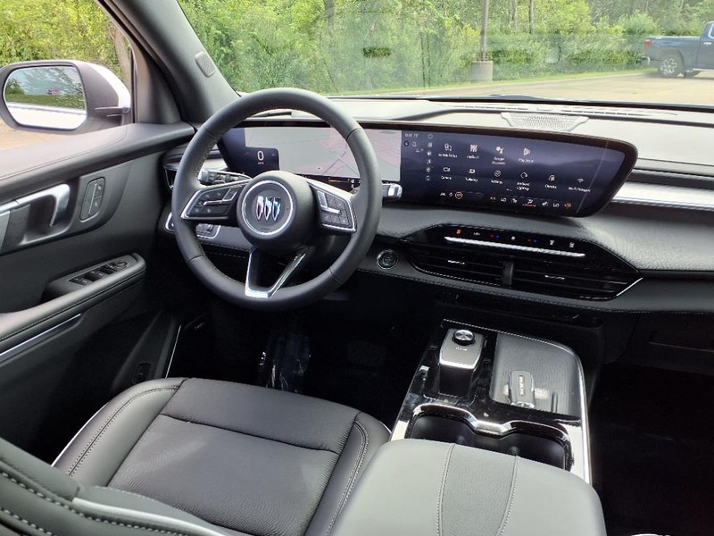 Buick Enclave Vehicle Full-screen Gallery Image 7