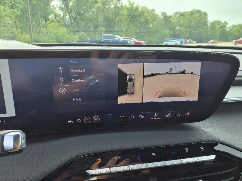 Buick Enclave Vehicle Full-screen Gallery Image 9