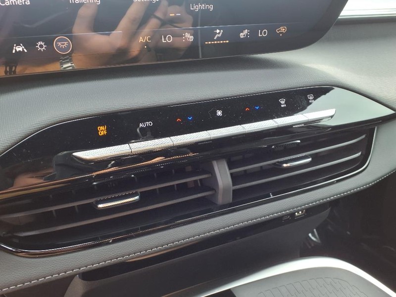 Buick Enclave Vehicle Full-screen Gallery Image 10